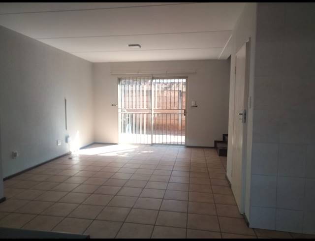 2 BEDROOM TOWNHOUSE FOR SALE IN SONNEGLANS